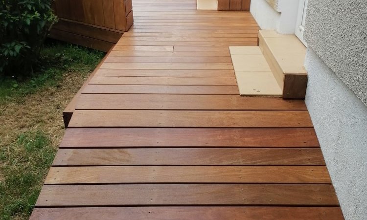 Terrasse en bois exotique avec saturateur environnement naturel